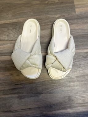 Inuikii Slide Sandals